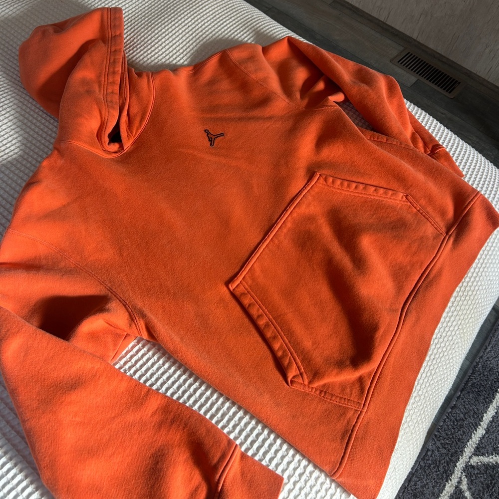 Jordan men’s hoodie 
Size: Large